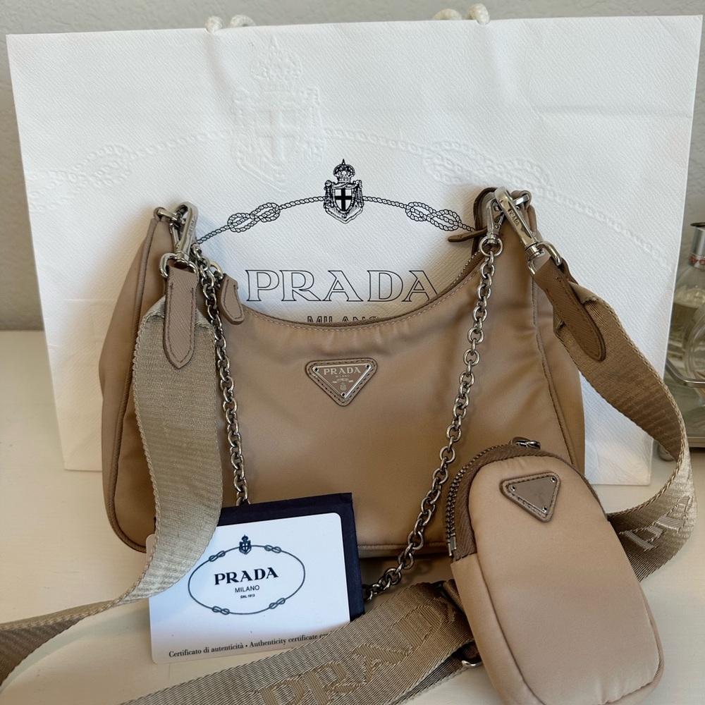 Authentic Prada Nylon Re-Edition 2005. Great condition